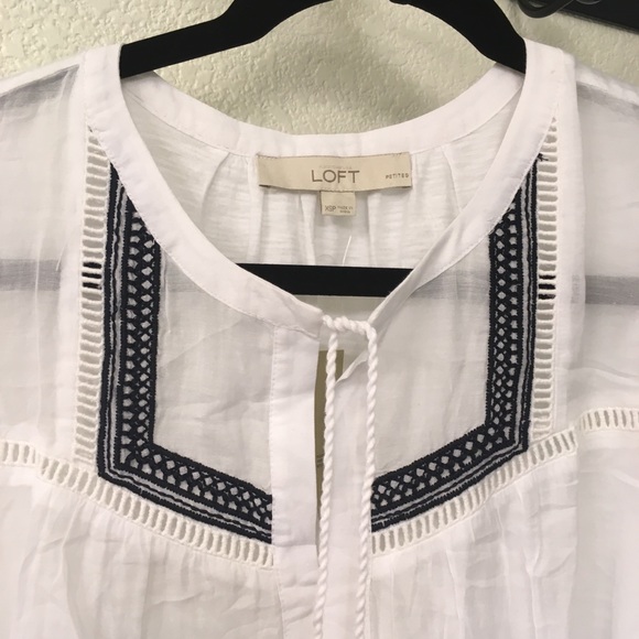 💌 Ann Taylor white embroidered peasant top - Picture 2 of 6